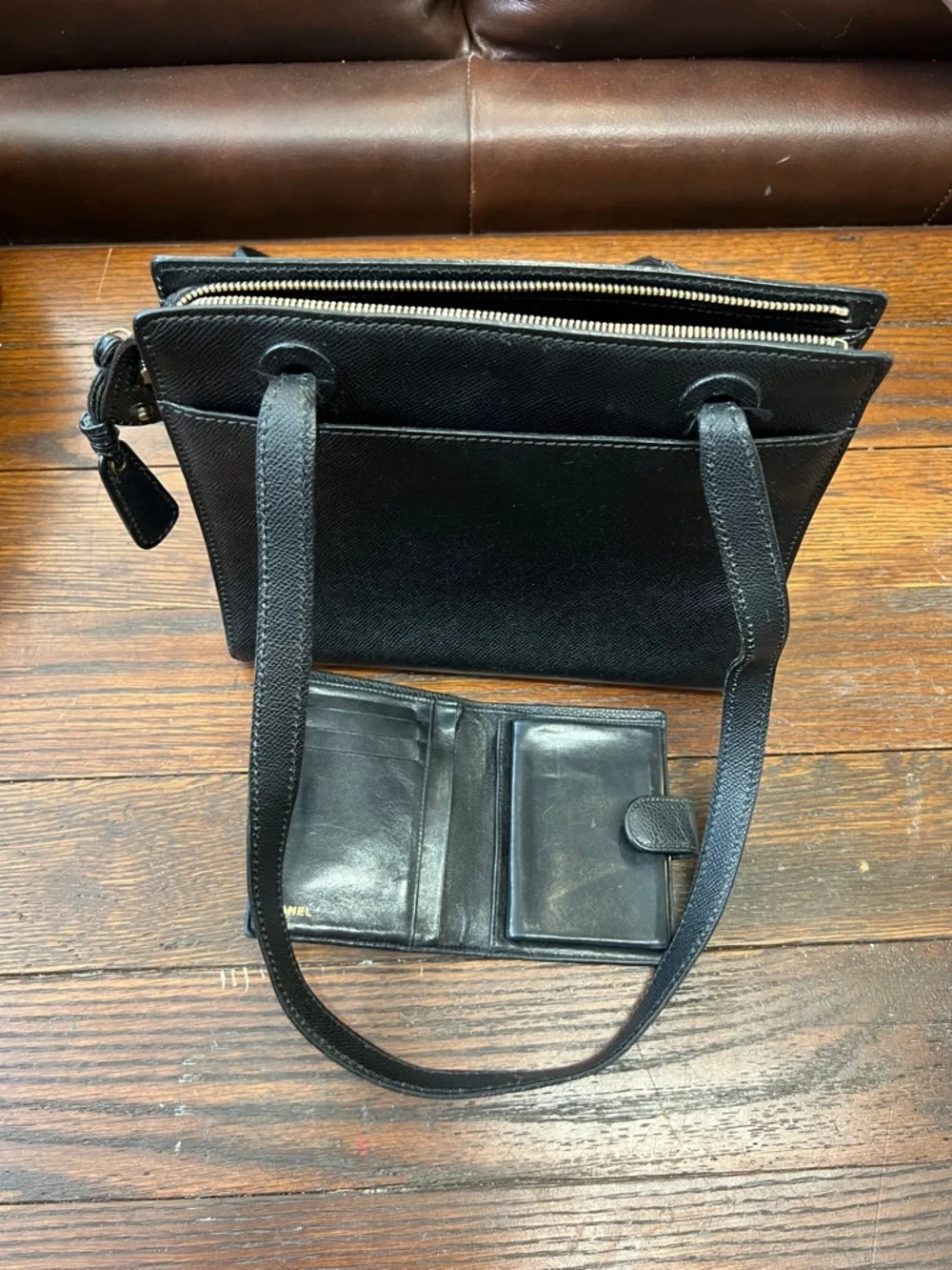 CAVIAR ZIPPER TOTE KELLY CHANEL BAG with Matching Card Holder - Picture 10 of 15